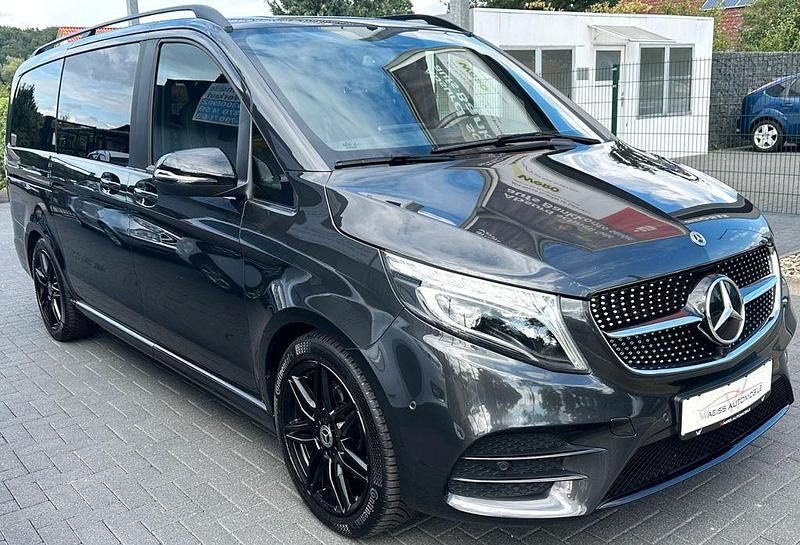 Graphitgrau Gebraucht 2022 Mercedes V300 AMG line Van / Kleinbus | 51.999 € (Guter Preis) - Bild 1/4