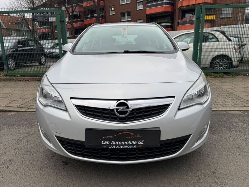 Gebraucht Opel Astra Edition 140 PS (102 kW) 2012 Silber Kombi