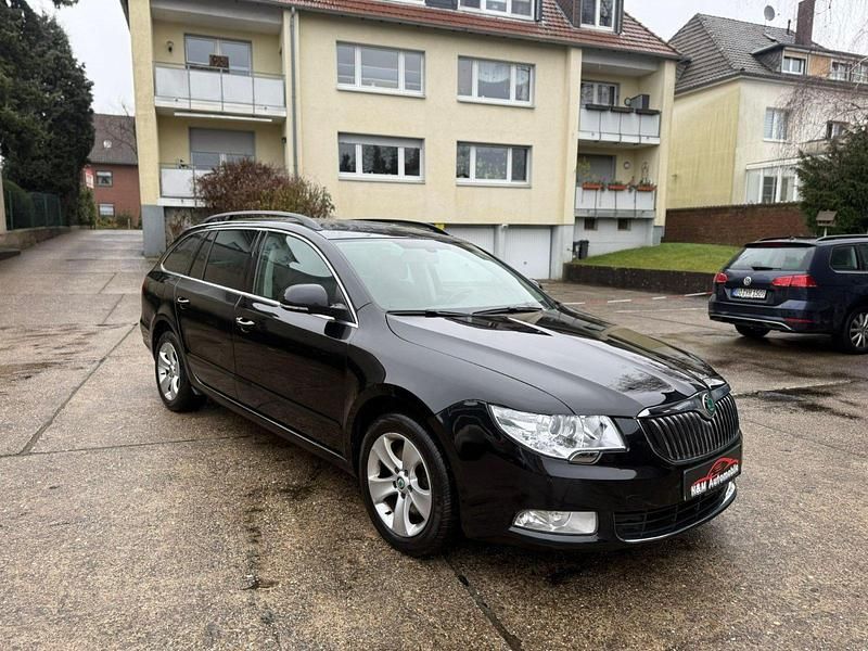 Gebraucht Skoda Superb 140 PS (102 kW) 2012 Schwarz Kombi