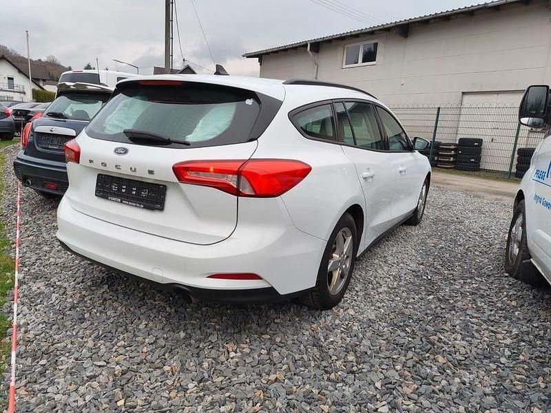 Gebraucht Ford Focus Trend 120 PS (88 kW) 2021 Weiß Limousine