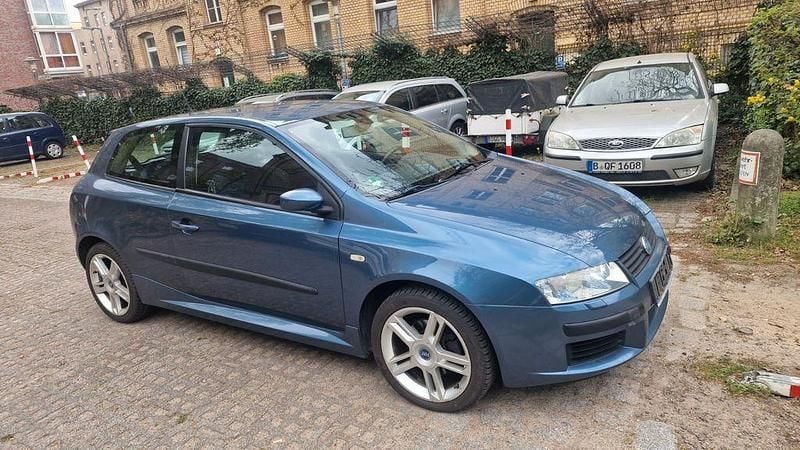 Gebraucht Fiat Stilo Dynamic 133 PS (97 kW) 2002 Blau Limousine