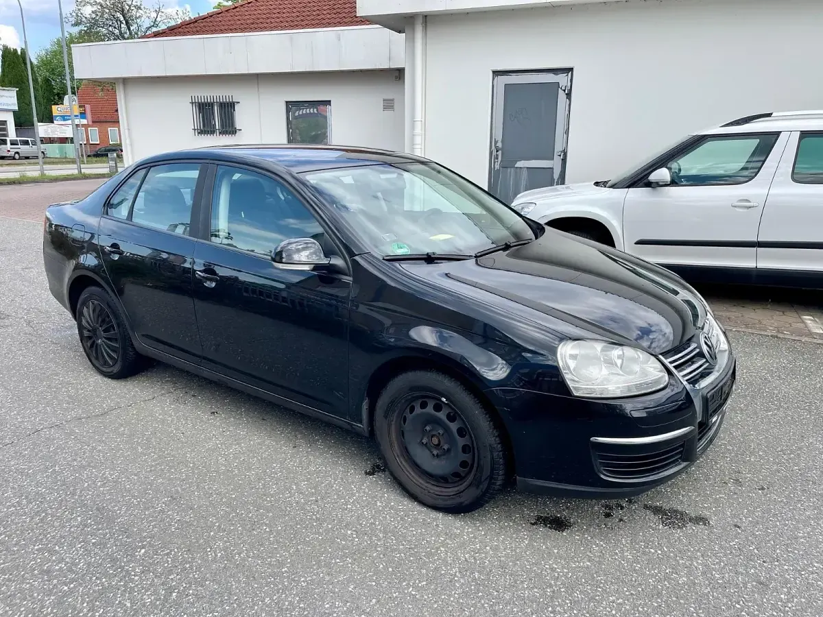 Używany VW Jetta 102 KM (75 kW) 2005 Czarny Sedan/Limuzyna