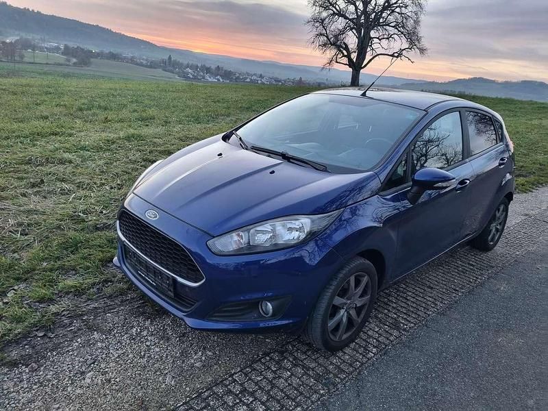 Gebraucht Ford Fiesta Celebration 82 PS (60 kW) 2017 Indicblau metallic Kleinwagen