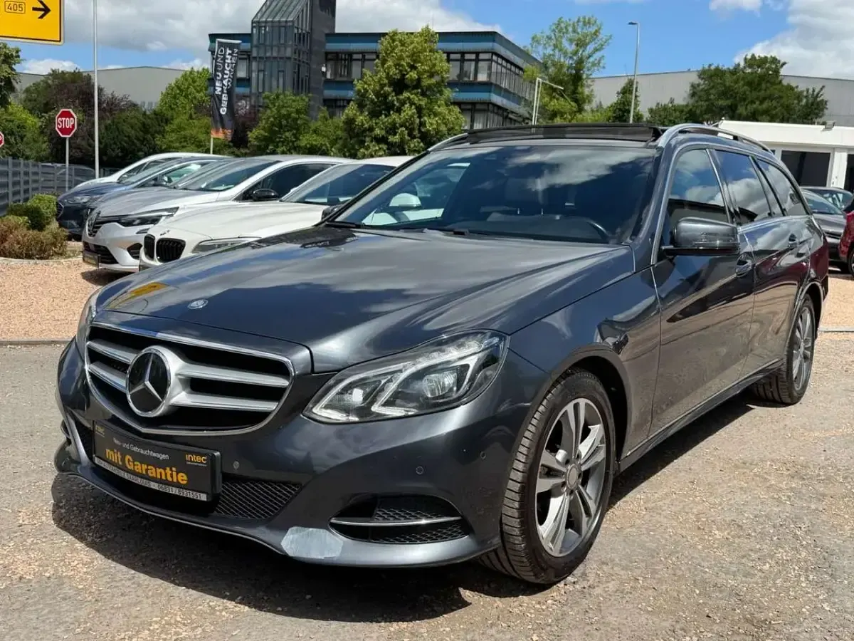 Gebraucht Mercedes E250 204 PS (150 kW) 2016 Tenoritgrau Kombi