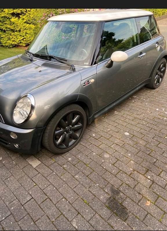 Grau Gebraucht 2004 Mini Cooper S Kleinwagen | 4.290 € - Bild 1/4