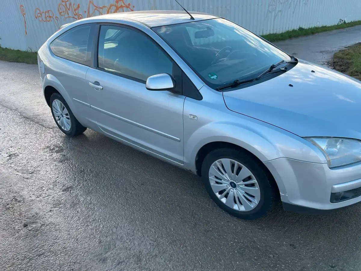 Gebraucht Ford Focus 101 PS (74 kW) 2007 Grau Limousine