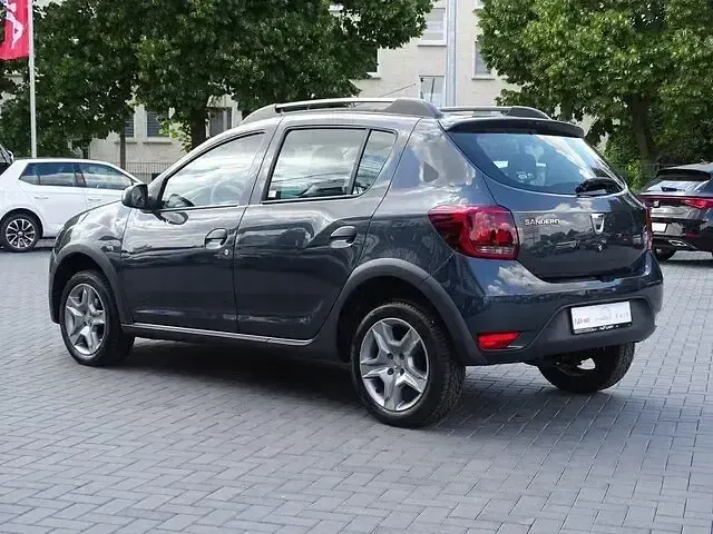 Gebraucht Dacia Sandero Essentiel 73 PS (53 kW) 2020 Grau SUV