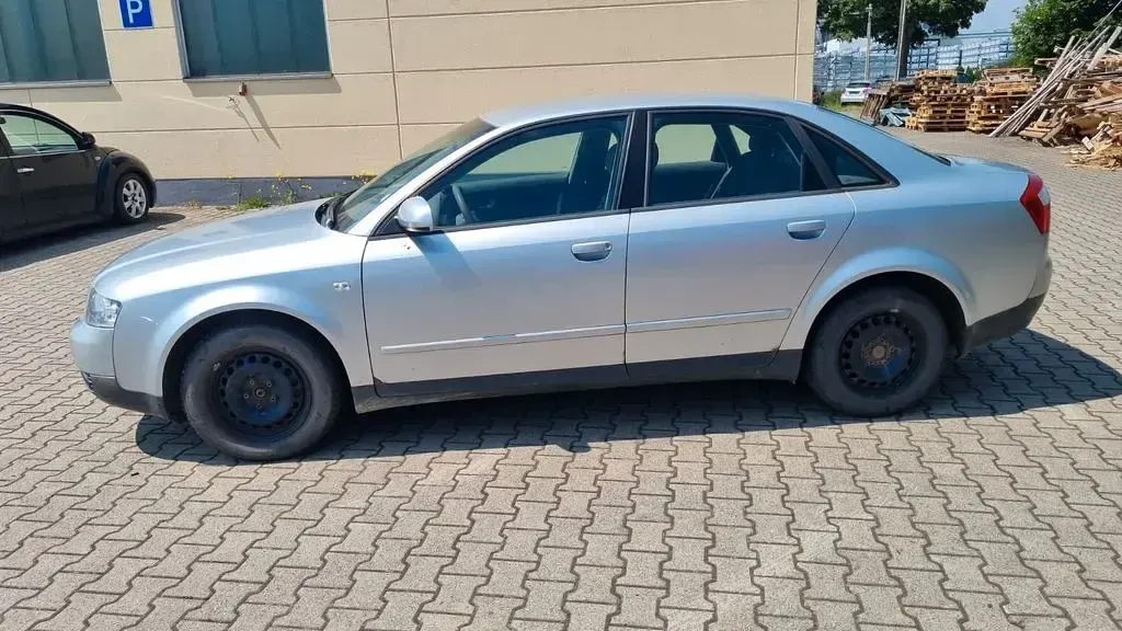 Gebraucht Audi A4 102 PS (75 kW) 2003 Silber Limousine