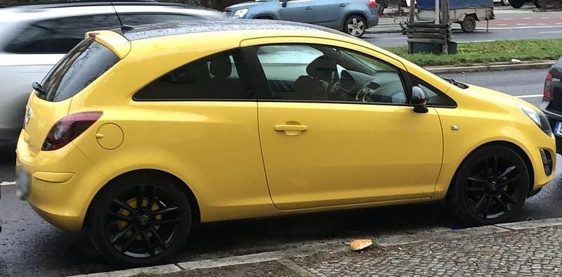 Gebraucht Opel Corsa Edition 101 PS (74 kW) 2013 Gelb Kleinwagen