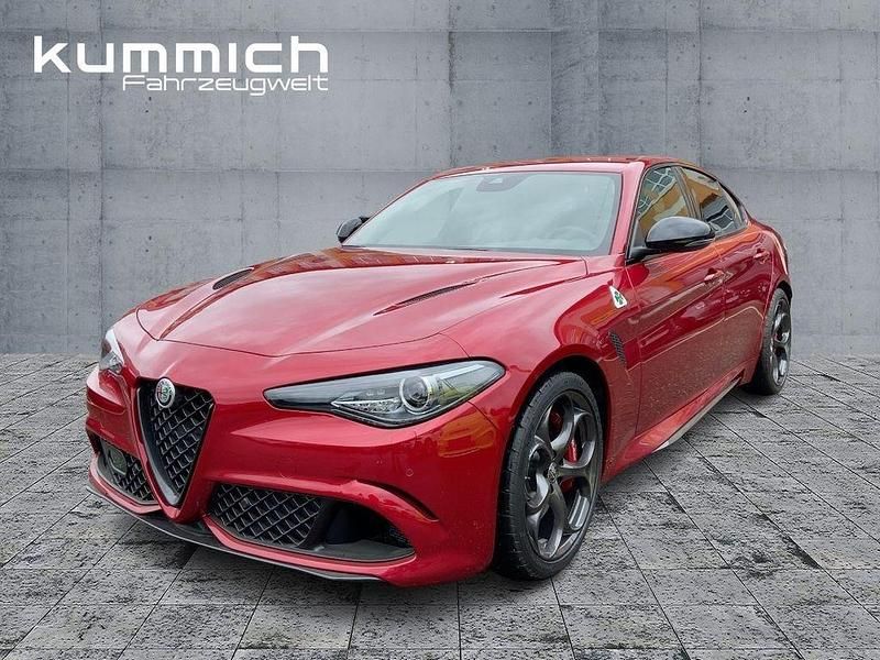 Rot Gebraucht 2023 Alfa Romeo Giulia Quadrifoglio Limousine | 79.799 € (Teuer) - Bild 1/4