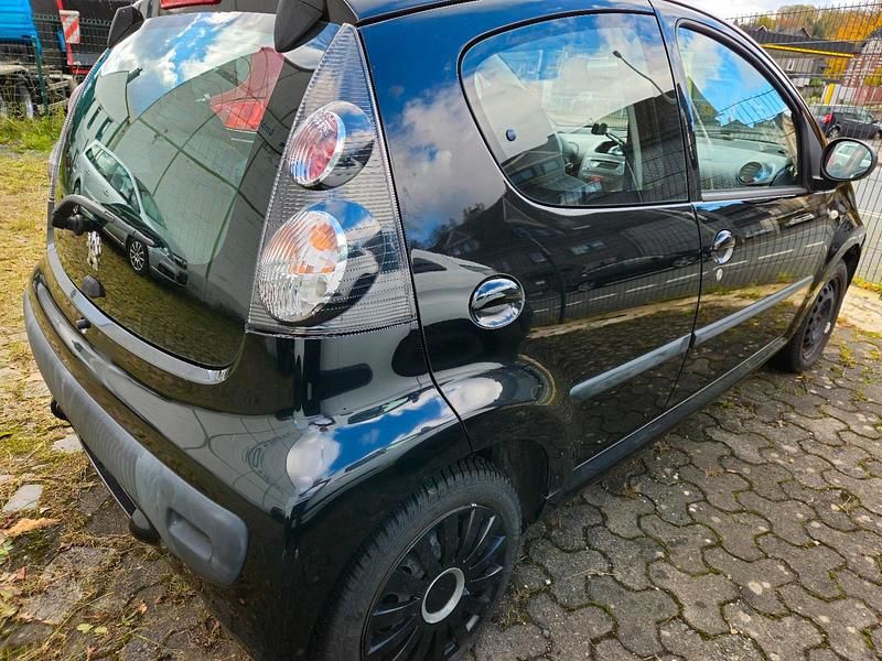 Gebraucht Peugeot 107 68 PS (50 kW) 2005 Schwarz Kleinwagen