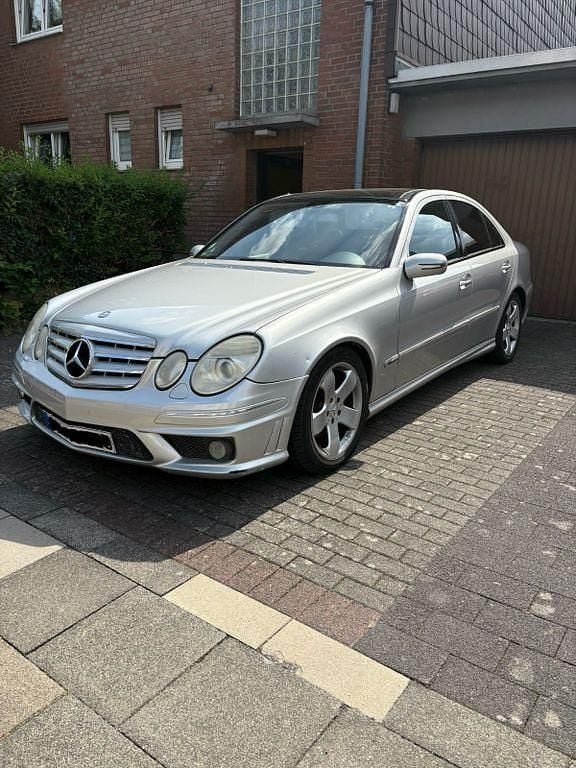 Silber Gebraucht 2003 Mercedes E270 Avantgarde Limousine | 2.250 € (Superpreis) - Bild 1/4