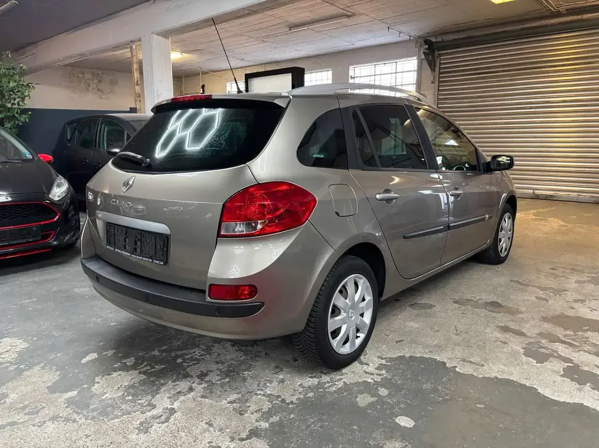 Gebraucht Renault Clio GrandTour 101 PS (74 kW) 2009 Grau Kombi