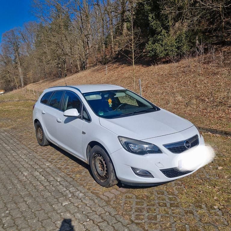 Gebraucht Opel Astra Design Edition 110 PS (80 kW) 2011 Weiß Kombi