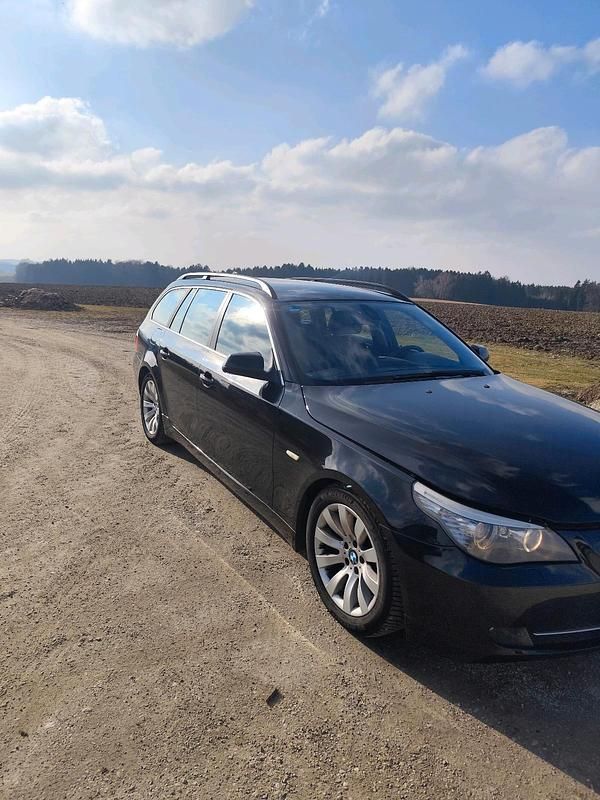 Gebraucht BMW 520 163 PS (119 kW) 2010 Schwarz Kombi