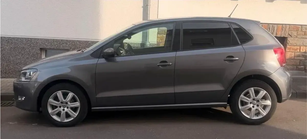 Gebraucht VW Polo 75 PS (55 kW) 2011 Grau Kleinwagen