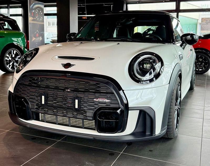Gebraucht Mini John Cooper Works 178 PS (130 kW) 2023 Weiß Kleinwagen