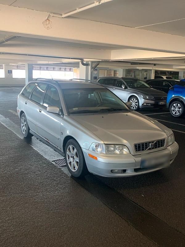 Silber Gebraucht 2003 Volvo V40 Kombi | 700 € (Guter Preis) - Bild 1/4