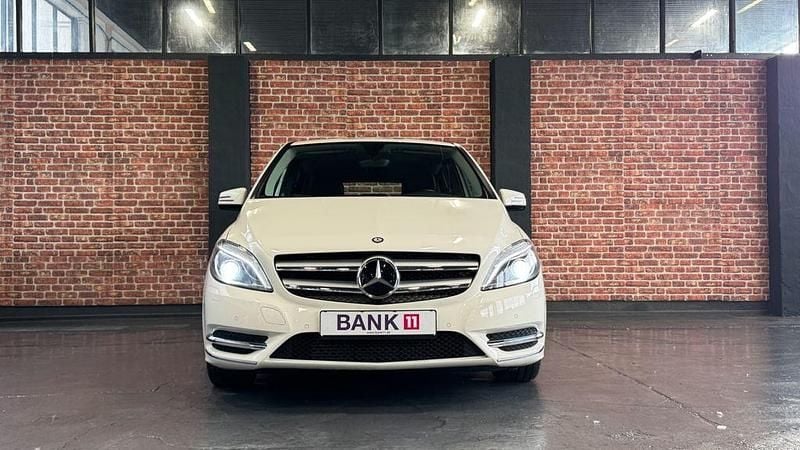 Gebraucht Mercedes B180 Edition 1 122 PS (89 kW) 2013 Weiß Van / Kleinbus