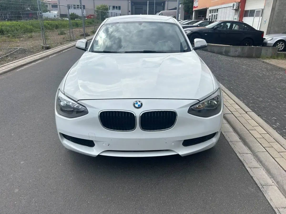 Gebraucht BMW 118 Advantage 143 PS (105 kW) 2015 Weiß Kleinwagen