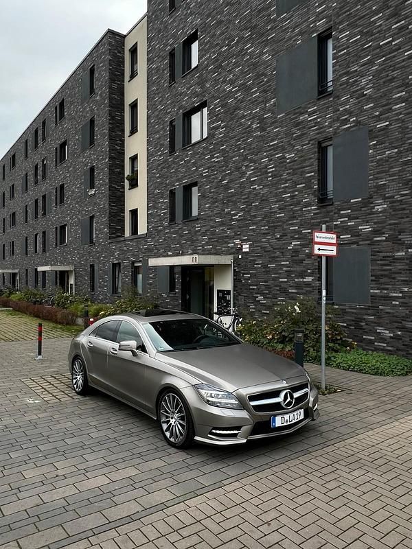 Andere außenfarben Gebraucht 2012 Mercedes CLS350 Sport Coupé | 23.500 € (Fairer Preis) - Bild 1/4