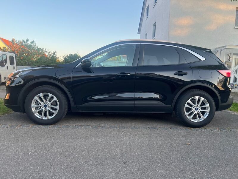 Obsidianschwarz metallic Gebraucht 2021 Ford Kuga Titanium SUV | 20.900 € (Guter Preis) - Bild 1/4