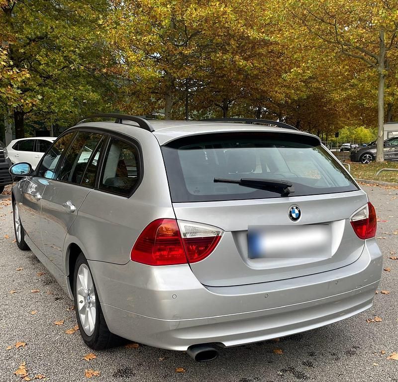 Gebraucht BMW 318 142 PS (104 kW) 2008 Grau Kombi