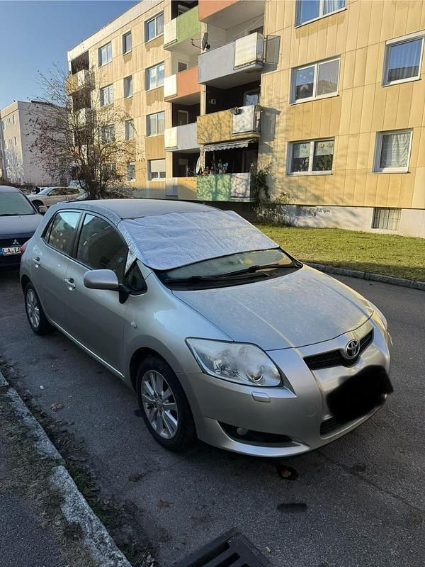 Grau Gebraucht 2009 Toyota Auris Limousine | 4.200 € (Guter Preis) - Bild 1/4