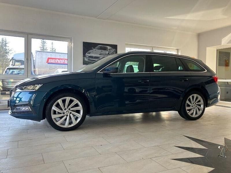 Gebraucht Skoda Octavia Style 245 PS (180 kW) 2023 Lava blau Kombi