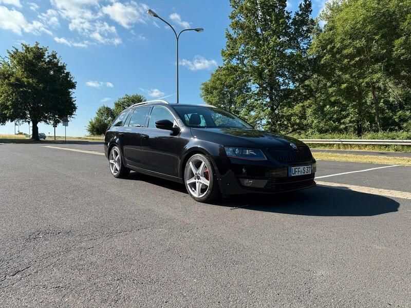 Schwarz Gebraucht 2013 Skoda Octavia Kombi | 11.000 € (Superpreis) - Bild 1/4