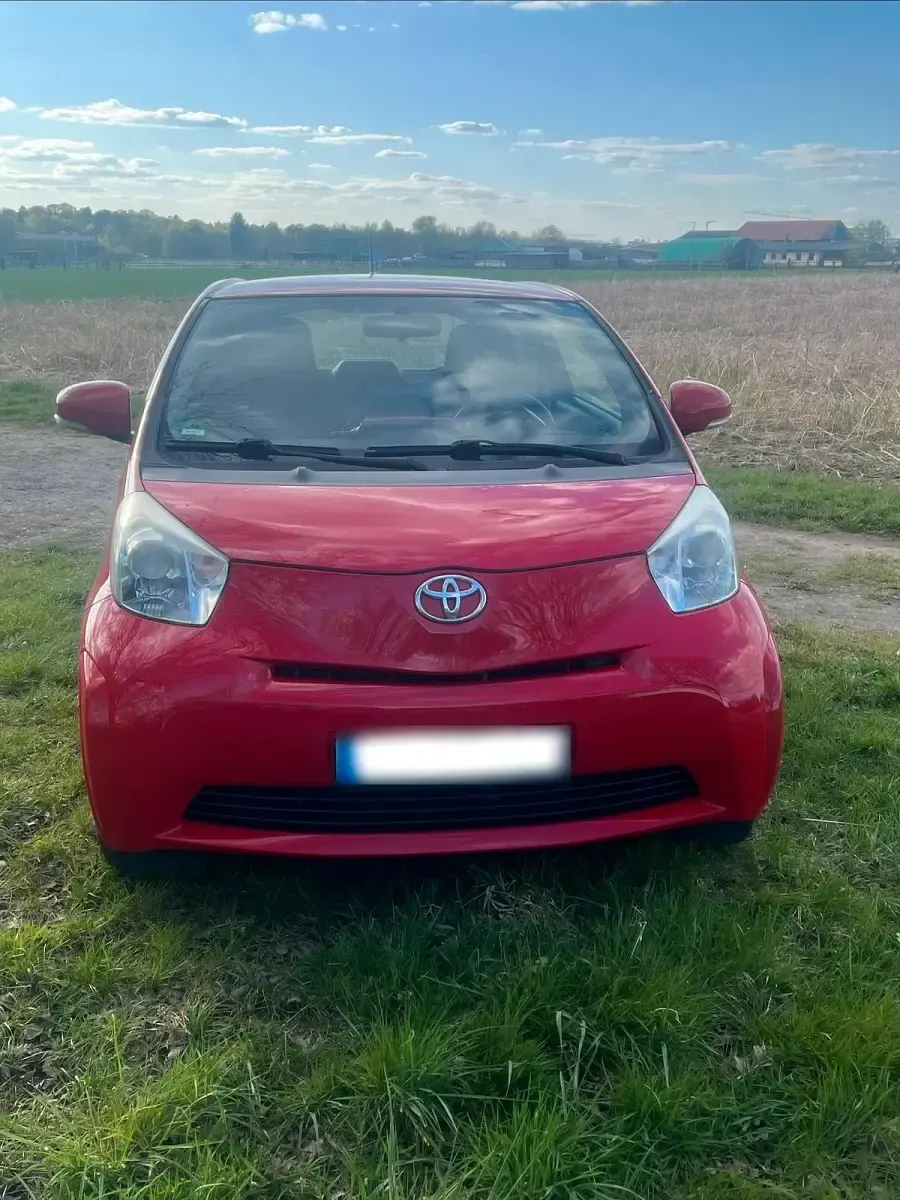Gebraucht Toyota iQ 68 PS (50 kW) 2011 Rot Kleinwagen