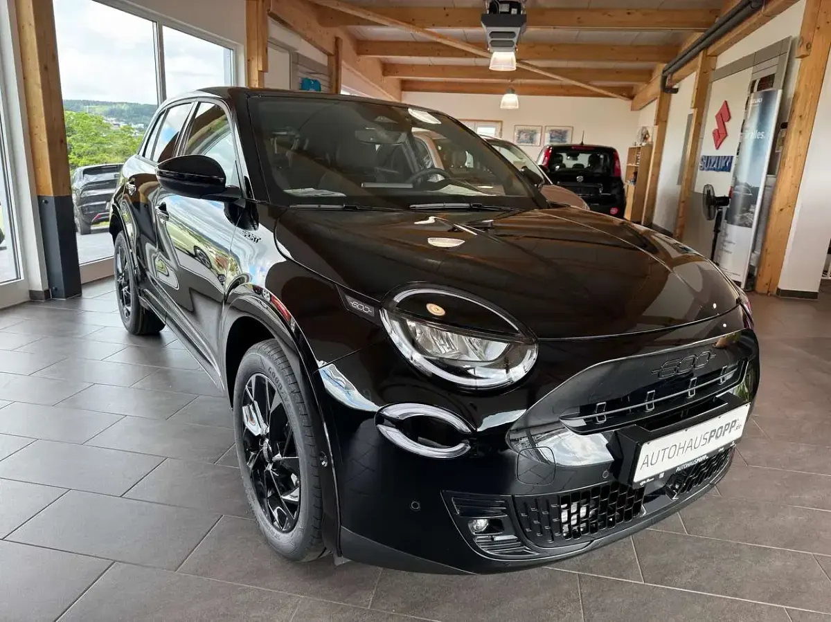 Neu Fiat 600 Sport 145 PS (106 kW) 2026 Schwarz SUV