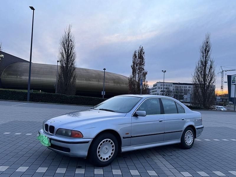 Silber Gebraucht 1997 BMW 520 Limousine | 1.900 € (Guter Preis) - Bild 1/4