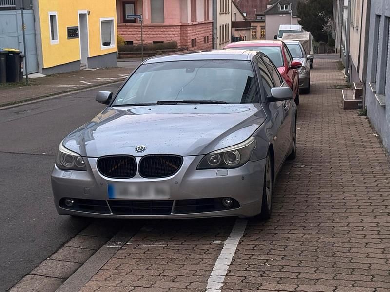 Gebraucht BMW 545 330 PS (242 kW) 2004 Grau Limousine