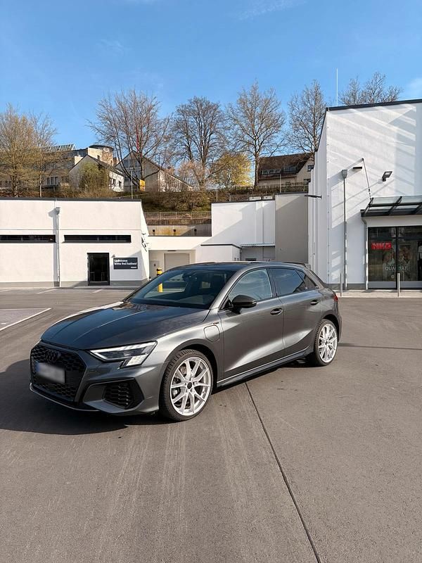 Gebraucht Audi A3 e-tron Ambiente 204 PS (150 kW) 2021 Andere farben Kleinwagen