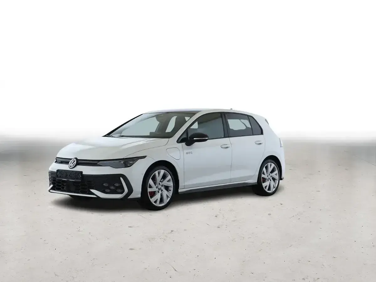 Second-hand VW Golf VIII GTE 200 CP (147 kW) 2024 Negru Berlinǎ