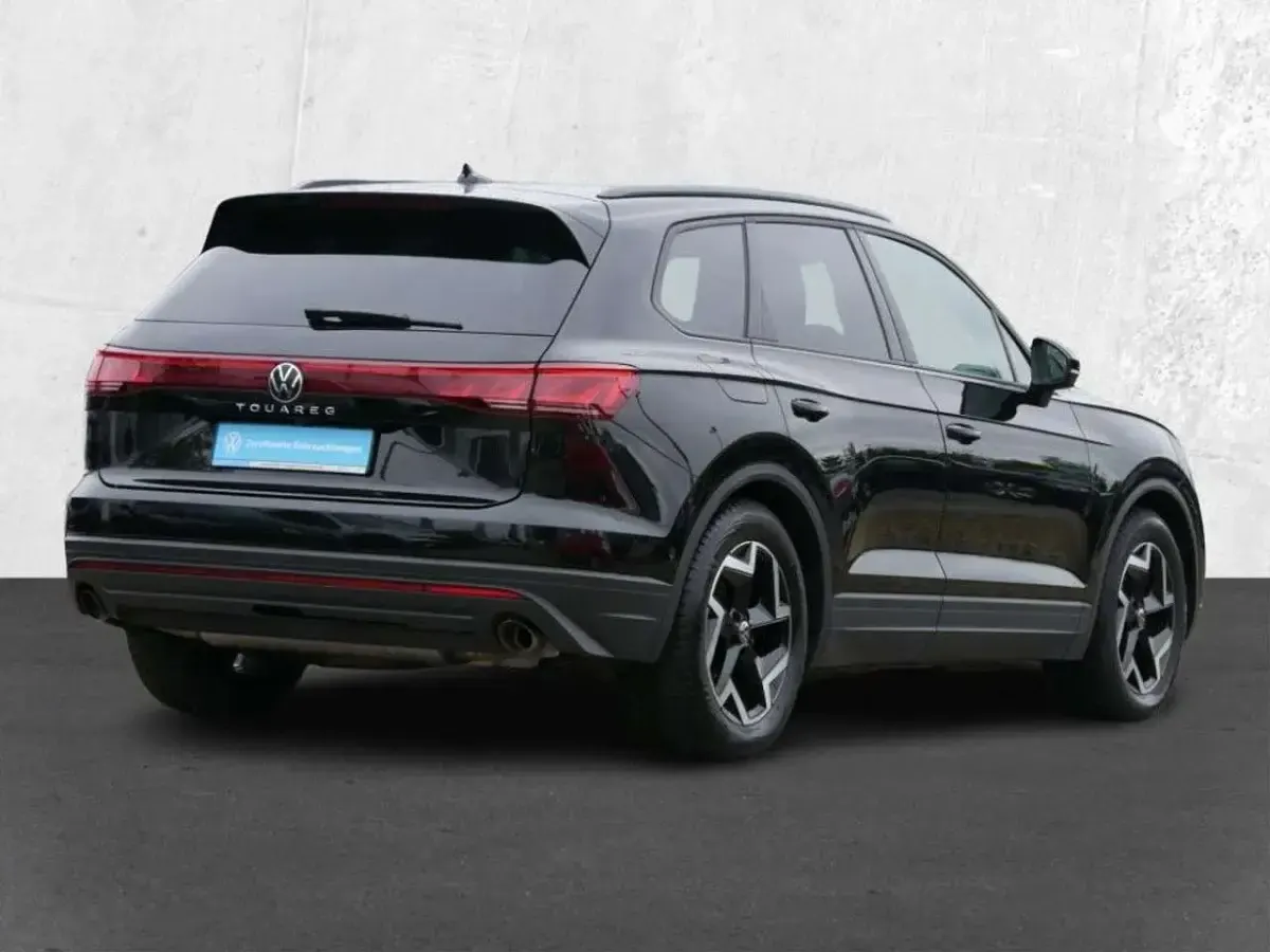 Gebraucht VW Touareg Basis 231 PS (169 kW) 2025 Grenadillschwarz metallic SUV