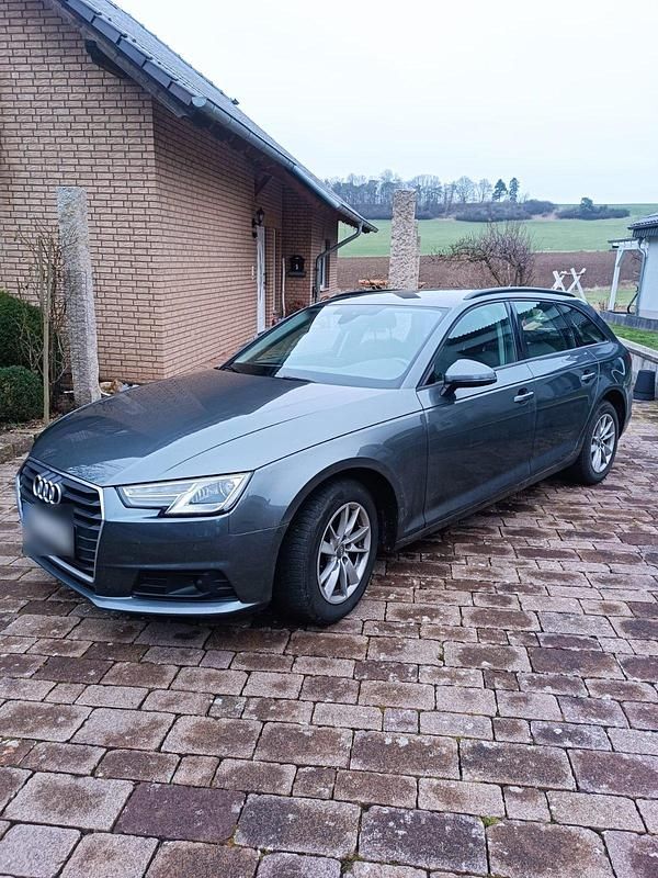 Second-hand Audi A4 120 CP (88 kW) 2019 Gri Break