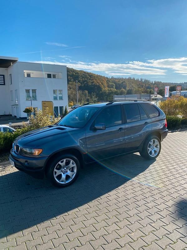 Grau Gebraucht 2001 BMW X5 SUV | 7.300 € - Bild 1/4