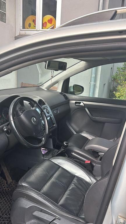 Silber Gebraucht 2009 VW Touran Cross Van / Kleinbus | 4.900 € (Superpreis) - Bild 1/4