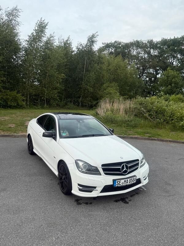Weiß Gebraucht 2012 Mercedes C250 AMG Coupé | 12.000 € (Teuer) - Bild 1/4