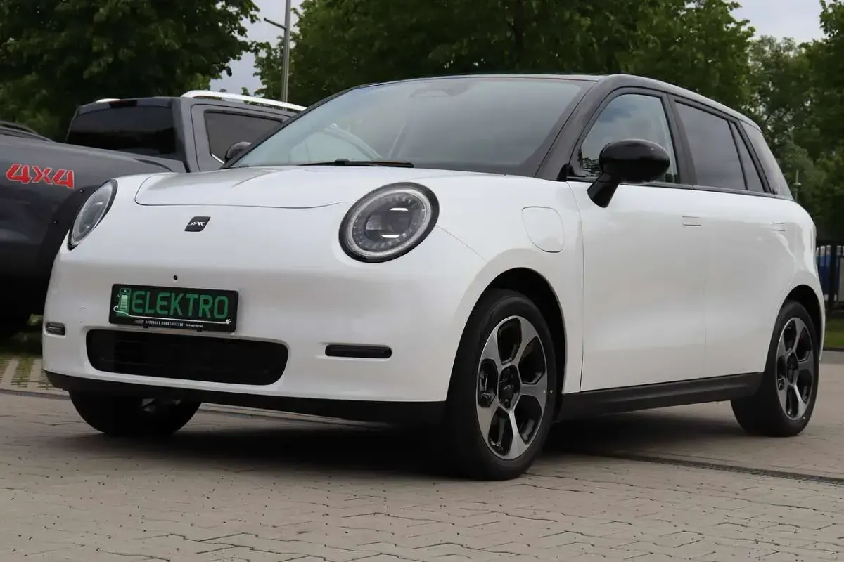 Neu JAC E30X 359 kW (489 PS) 2026 Whiteblack Kleinwagen