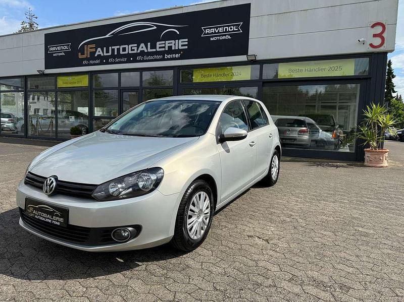 Silver leaf metallic Gebraucht 2010 VW Golf VI Trendline Kleinwagen | 7.400 € (Fairer Preis) - Bild 1/4