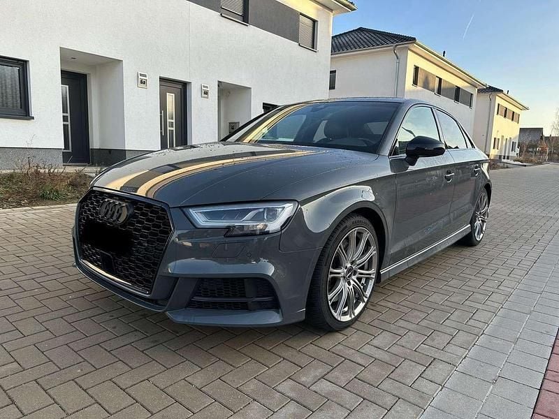Gebraucht Audi S3 Ambiente 310 PS (228 kW) 2018 Grau Limousine