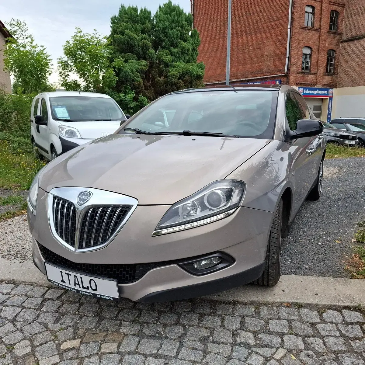 Usata Lancia Delta 120 CV (88 kW) 2009 Oro Utilitaria