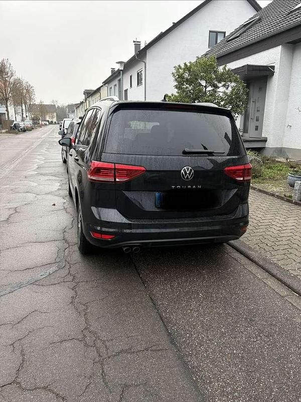 Gebraucht VW Touran Active 150 PS (110 kW) 2023 Van / Kleinbus