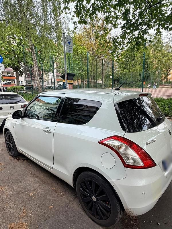 Usata Suzuki Swift 94 CV (69 kW) 2011 Bianco Utilitaria