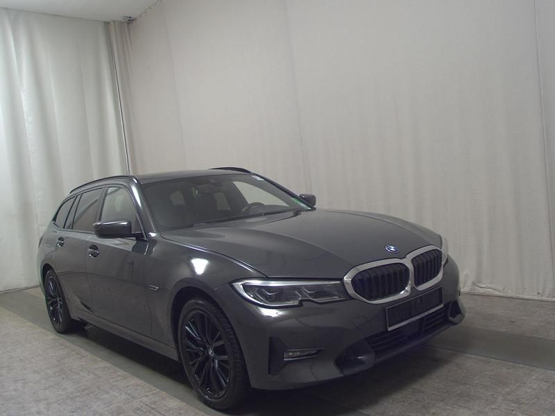Gebraucht BMW 330e Sport Line 252 PS (185 kW) 2021 Grau Kombi
