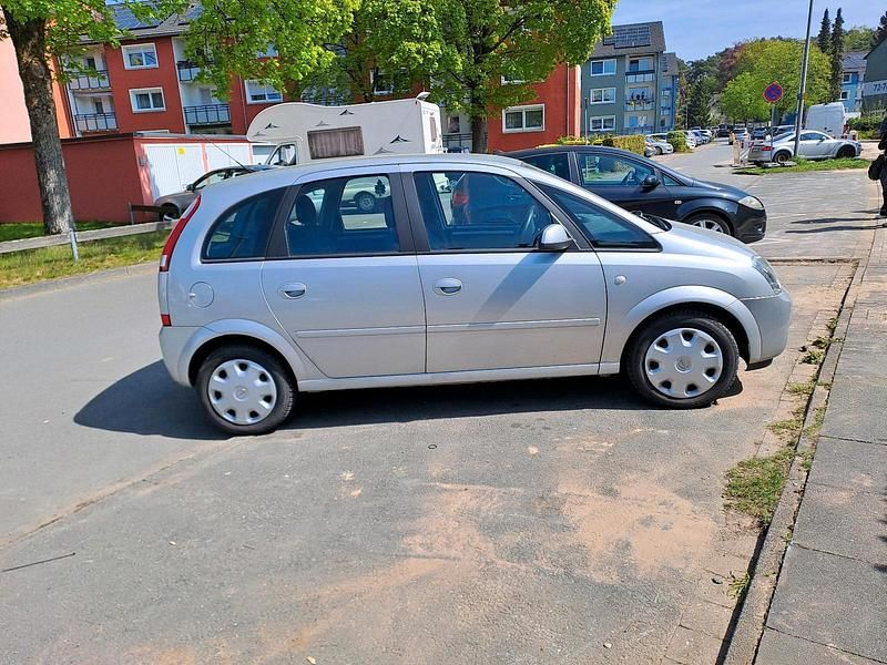 Second-hand Opel Meriva 105 CP (77 kW) 2003 Argintiu Monovolum