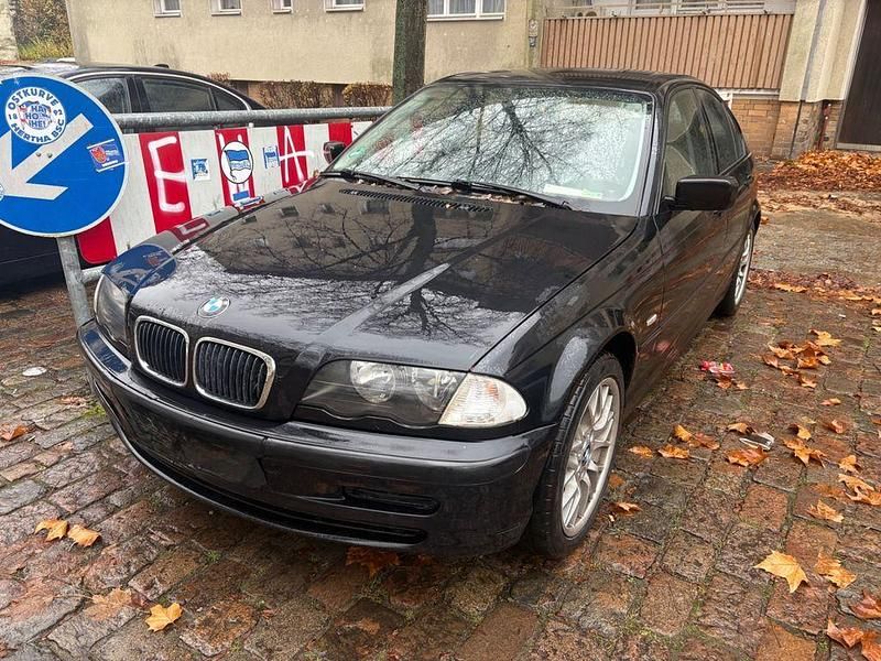 Schwarz Gebraucht 2000 BMW 318 Limousine | 3.600 € (Fairer Preis) - Bild 1/4